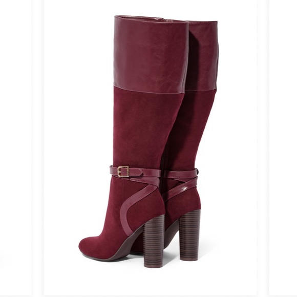 Woman’s Boots - Picture 3 of 5